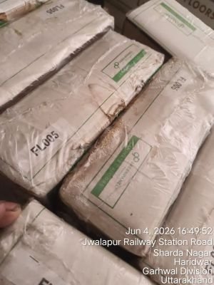 Damaged Stock of Green Panel Laminated Wooden Floor Grade A AC